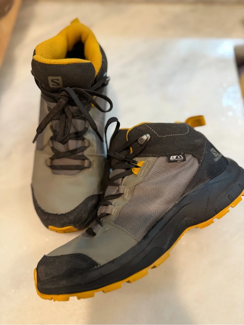 Salomon Outward CSWP Waterproof Hiking Boots Boys Youth Size 5 Gray Yellow
